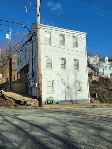 California Ave - 2 Bedroom - Away From Home! Appartement *